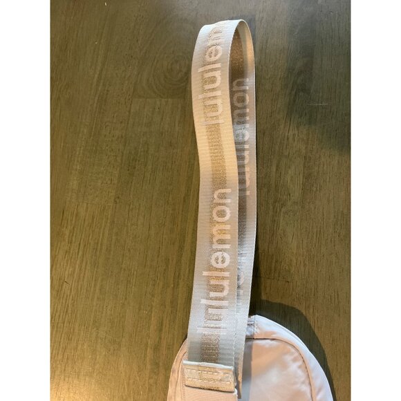 Lululemon Everywhere Belt Bag Light Cream Nylon Adjustable Strap - Picture 6 of 9